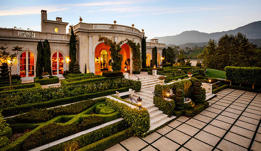 قصر جميل في كاليفورنيا