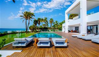 Modern villa in Marbella beach