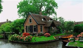 Giethoorn dream village in Netherlands