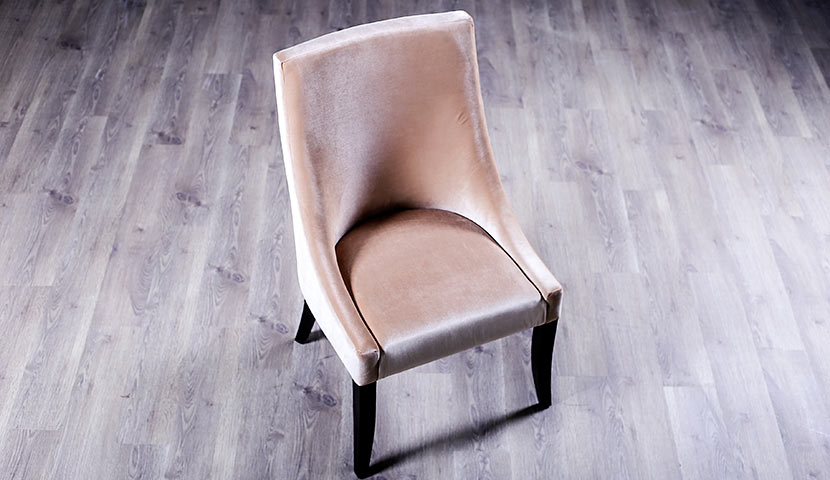 صندلی بلند طرح بال ماهاگونی با طرح طلایی