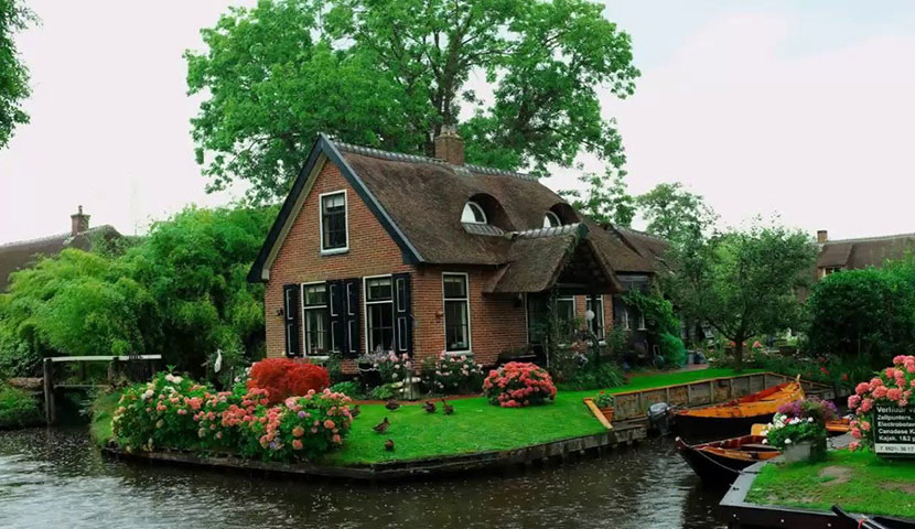 Giethoorn village in Netherlands