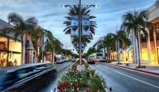 Beverly Hills’de acayip arabalar