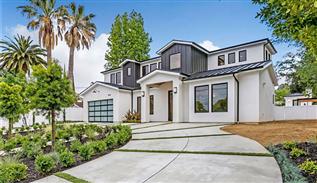 Modern villa in Tarzana, California