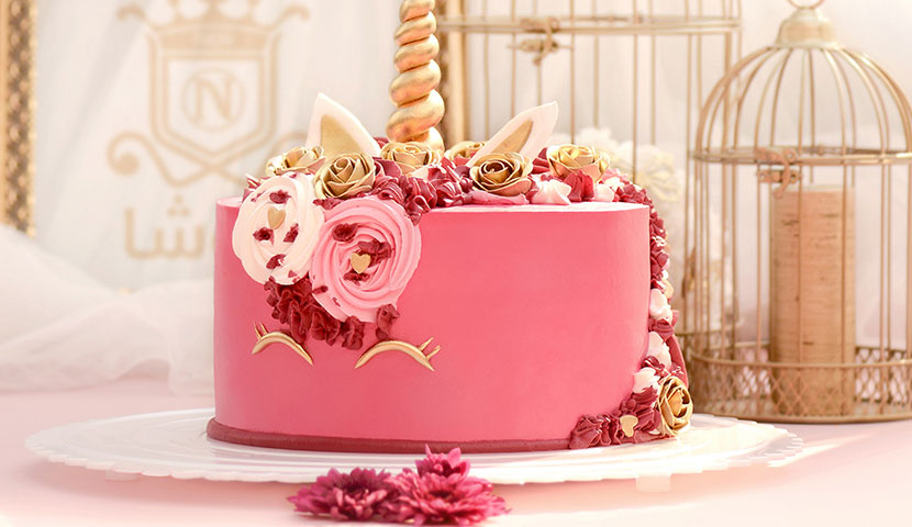 کیک تولد و شیرینی