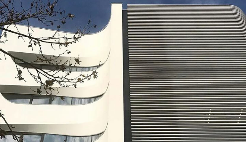 طراحی و اجرای پنجره های دوقوس (قوس در نما و پلان ) و لوور های آلومینیومی قوس دار در نمای ساختمان های مدرن